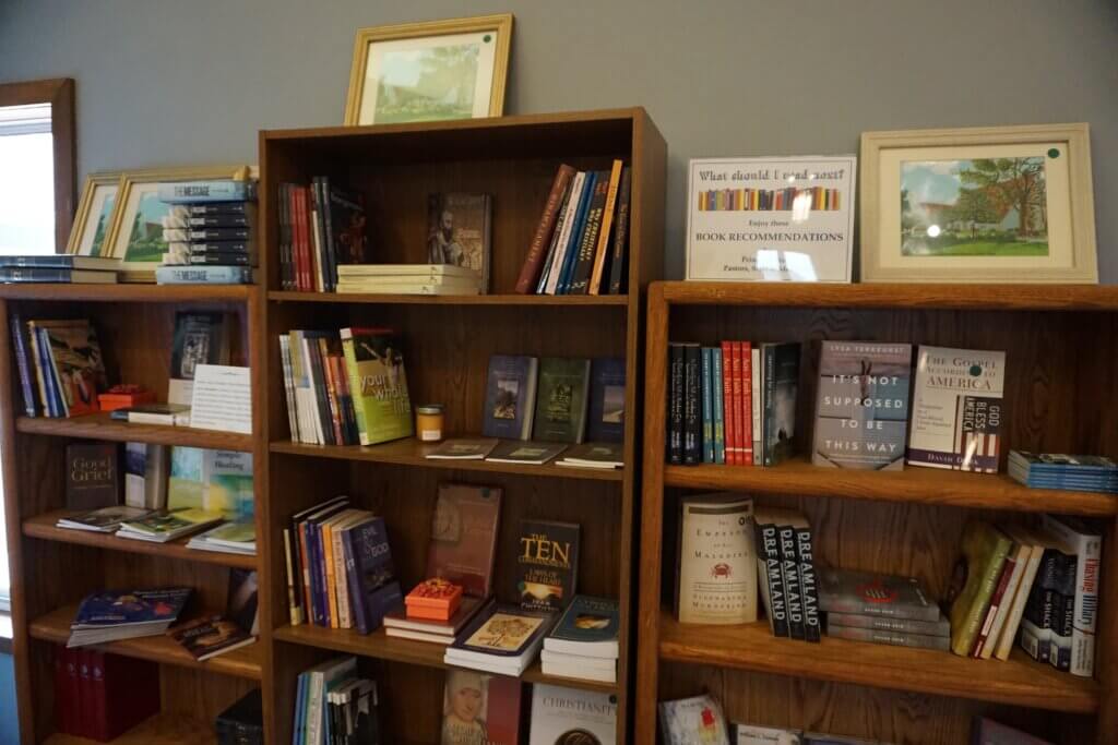 Bookstore_Shelves